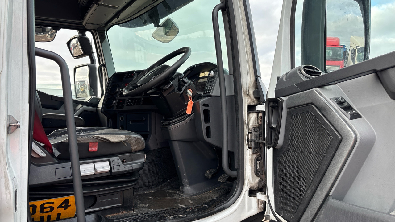 RENAULT T 460 - Tracteur routier: photos 5 RENAULT T 460 - Tracteur routier: photos 5