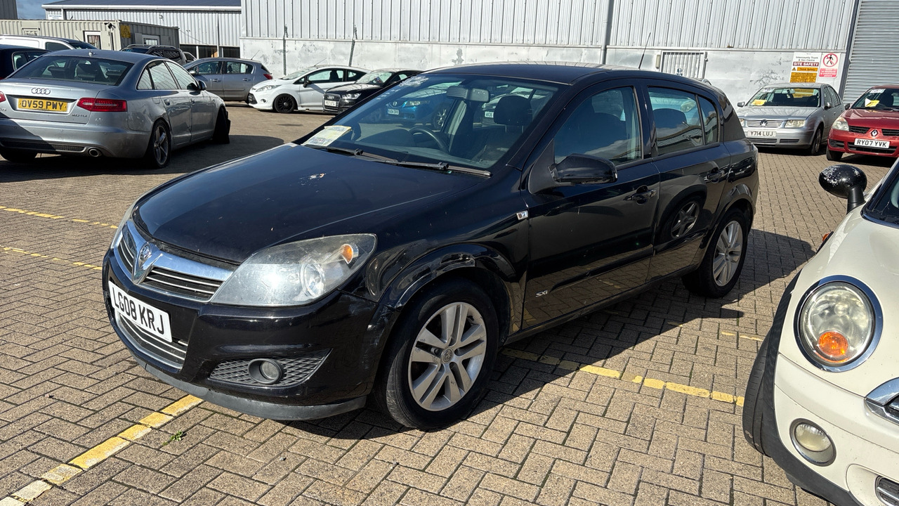 VAUXHALL ASTRA 1.6 SXI - Voiture à hayon: photos 2 VAUXHALL ASTRA 1.6 SXI - Voiture à hayon: photos 2