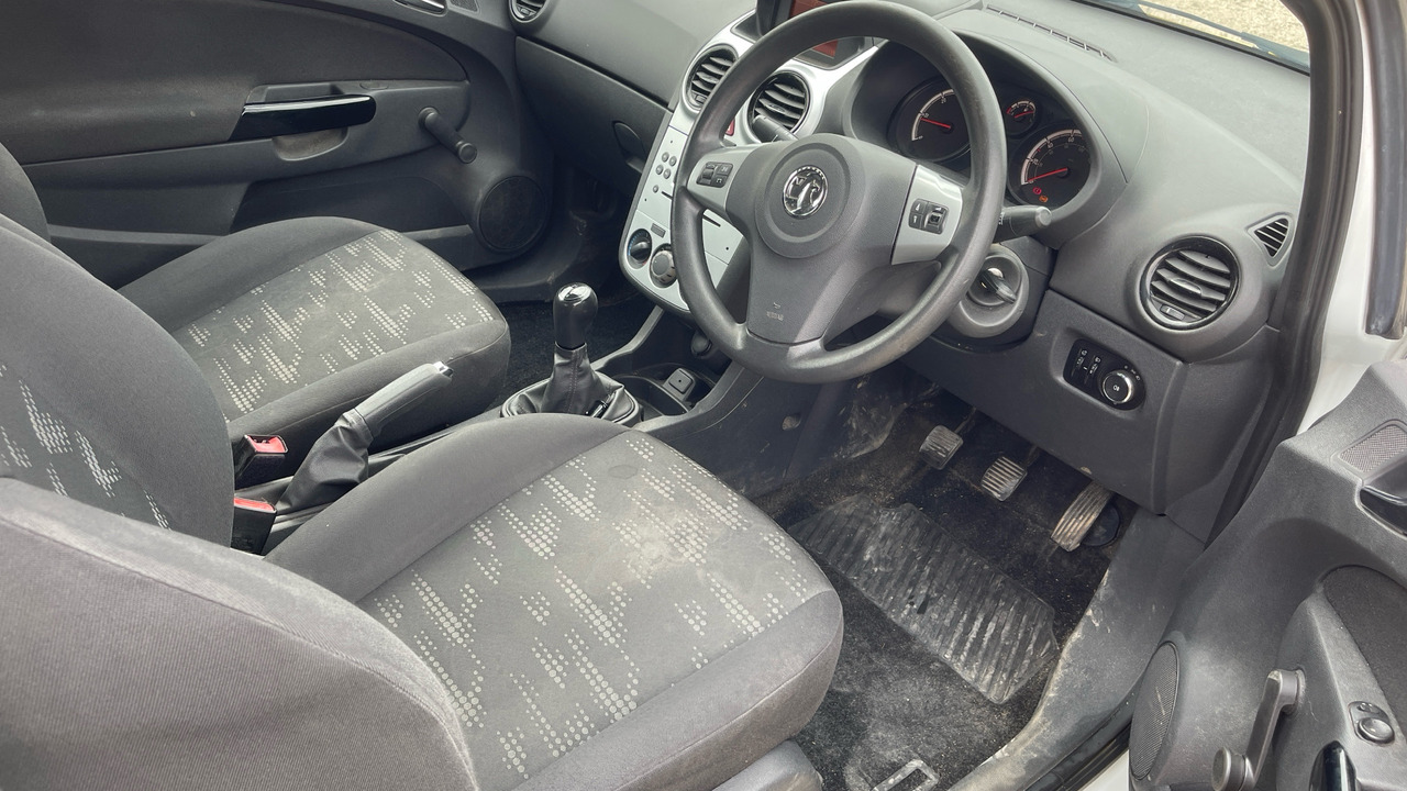 VAUXHALL CORSA 1.3 CDTI - Voiture: photos 5 VAUXHALL CORSA 1.3 CDTI - Voiture: photos 5