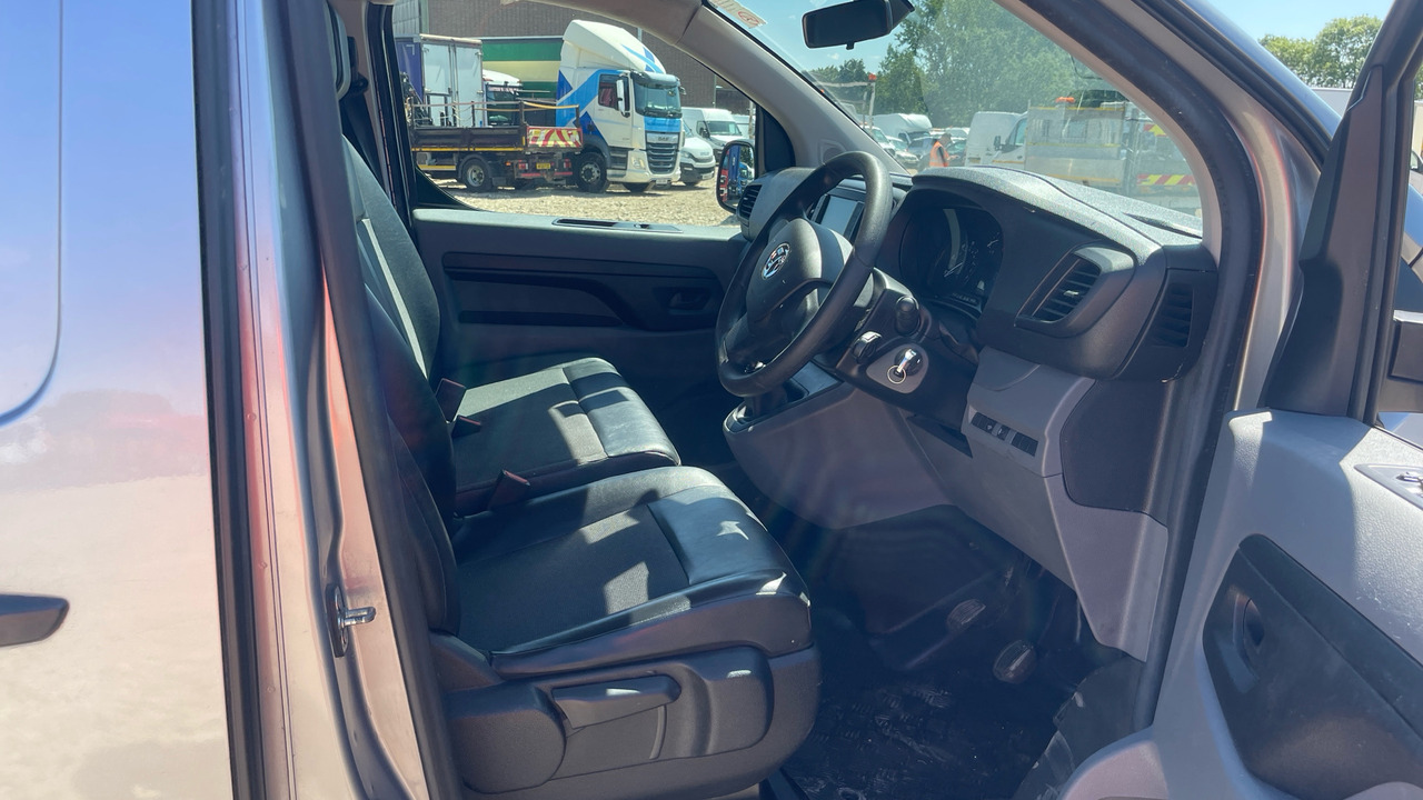 VAUXHALL VIVARO 2700 1.5 100PS - Fourgonnette: photos 5 VAUXHALL VIVARO 2700 1.5 100PS - Fourgonnette: photos 5