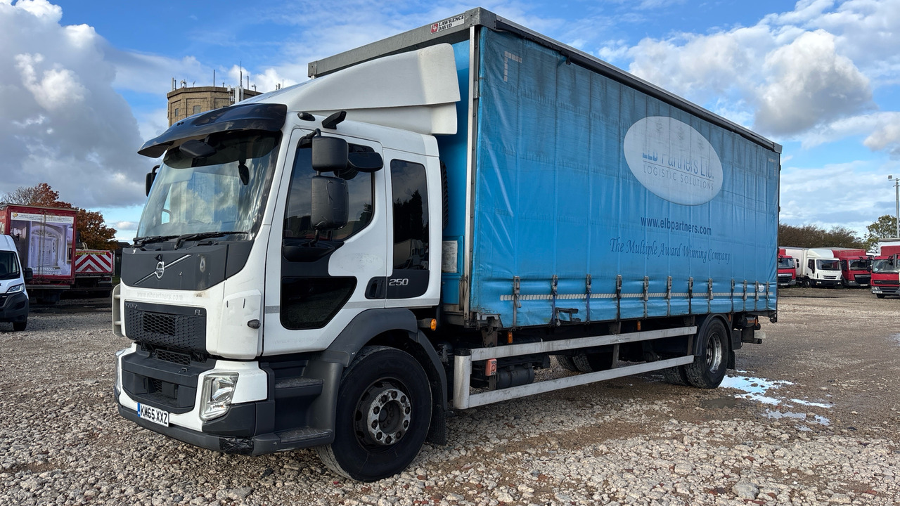 VOLVO FL 250 - Camion à rideaux coulissants: photos 2 VOLVO FL 250 - Camion à rideaux coulissants: photos 2
