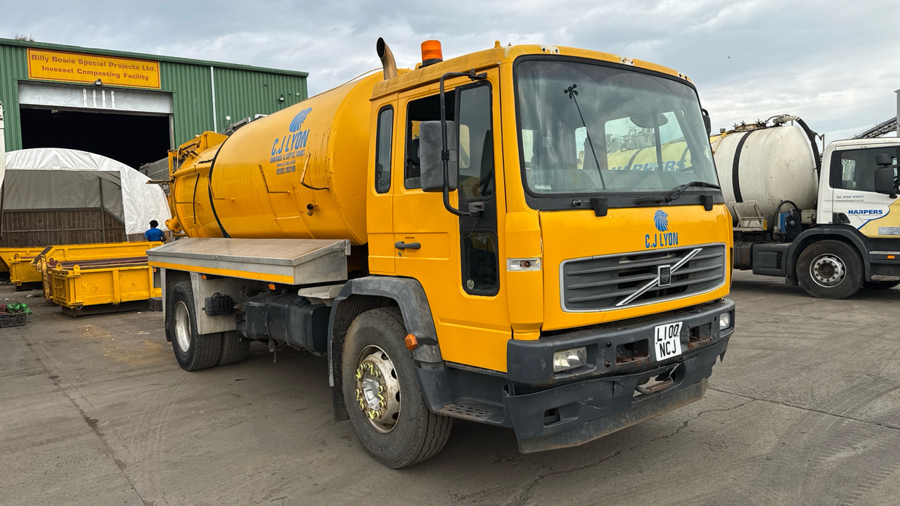 VOLVO FL - Camion hydrocureur: photos 1 VOLVO FL - Camion hydrocureur: photos 1