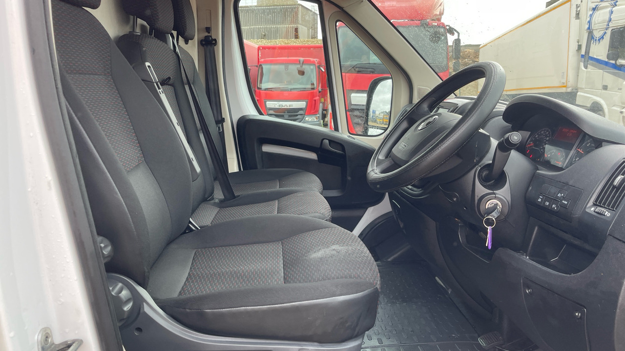 Vauxhall Movano 3500 2.2 TURBO 140PS - Fourgon grand volume: photos 5 Vauxhall Movano 3500 2.2 TURBO 140PS - Fourgon grand volume: photos 5