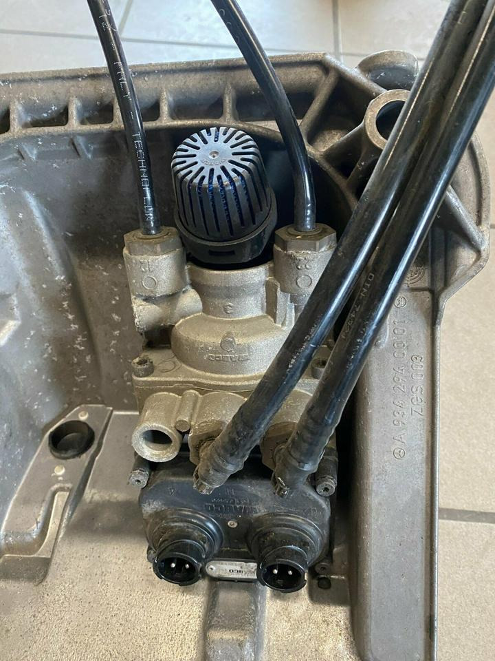 Actros MP2 Fußbremsventil A 934 294 00 01 WABCO 4800010110 - Valve de frein pour Camion: photos 2 Actros MP2 Fußbremsventil A 934 294 00 01 WABCO 4800010110 - Valve de frein pour Camion: photos 2