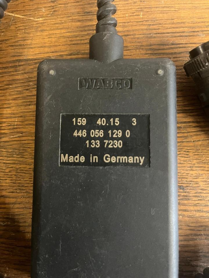 DAF Bediengerät Fernbedienung Luftfederung WABCO 4460561290 - Bloc de gestion pour Camion: photos 3 DAF Bediengerät Fernbedienung Luftfederung WABCO 4460561290 - Bloc de gestion pour Camion: photos 3