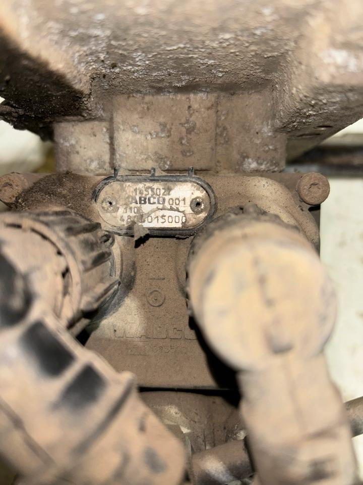 DAF CF XF Fußbremsventil 161372 WABCO 4800015000 - Valve de frein pour Camion: photos 3 DAF CF XF Fußbremsventil 161372 WABCO 4800015000 - Valve de frein pour Camion: photos 3