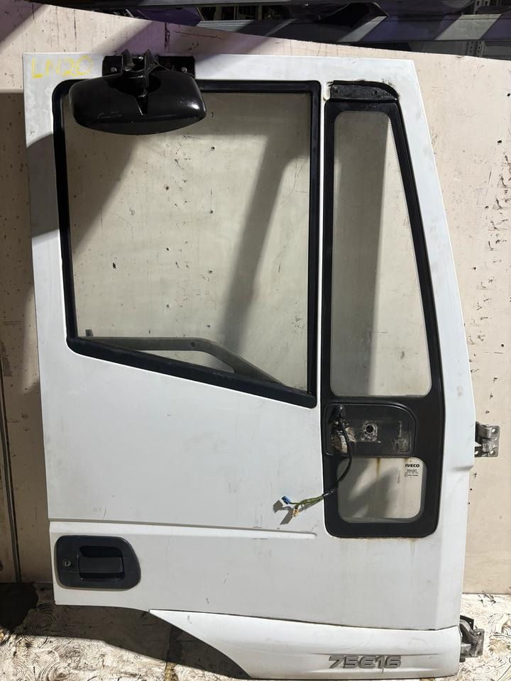IVECO EURO CARGO Beifahrertür,weiß,Innenverkleidung LN 20 - Portière et pièces pour Camion: photos 2 IVECO EURO CARGO Beifahrertür,weiß,Innenverkleidung LN 20 - Portière et pièces pour Camion: photos 2