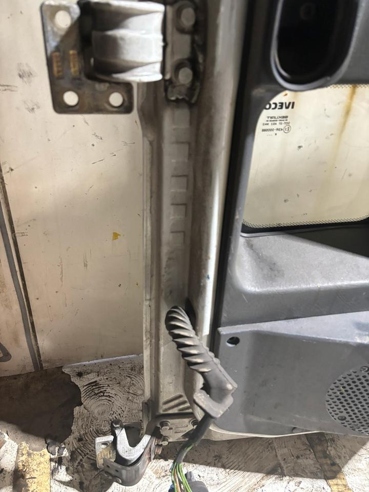 IVECO EURO CARGO Beifahrertür,weiß,Innenverkleidung LN 20 - Portière et pièces pour Camion: photos 4 IVECO EURO CARGO Beifahrertür,weiß,Innenverkleidung LN 20 - Portière et pièces pour Camion: photos 4