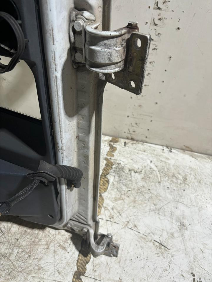 IVECO Euro Cargo Fahrertür, weiß,Spiegel&Verkleidung LN 19 - Portière et pièces pour Camion: photos 4 IVECO Euro Cargo Fahrertür, weiß,Spiegel&Verkleidung LN 19 - Portière et pièces pour Camion: photos 4