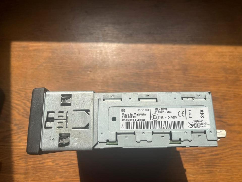 MAN Bosch Multimedia Radio 24V 81.28101-6184 - Système de navigation pour Camion: photos 3 MAN Bosch Multimedia Radio 24V 81.28101-6184 - Système de navigation pour Camion: photos 3