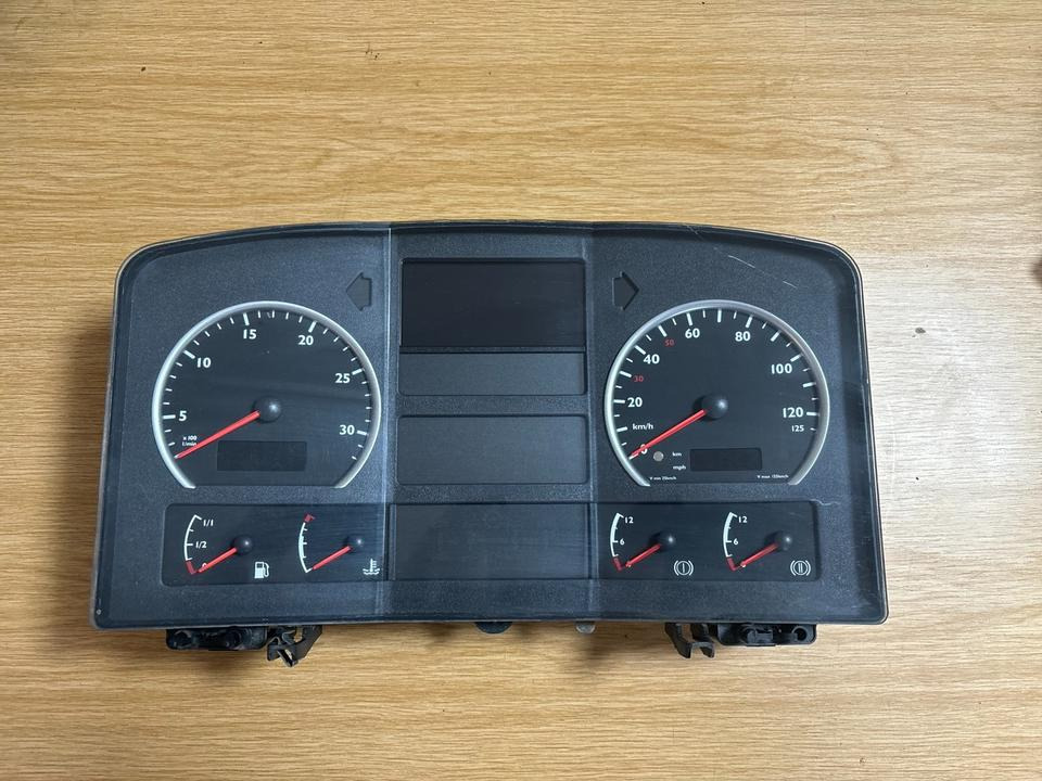 MAN Kombiinstrument / Tacho 81.27202-6133 - Panel de instrumentos pour Camion: photos 1 MAN Kombiinstrument / Tacho 81.27202-6133 - Panel de instrumentos pour Camion: photos 1