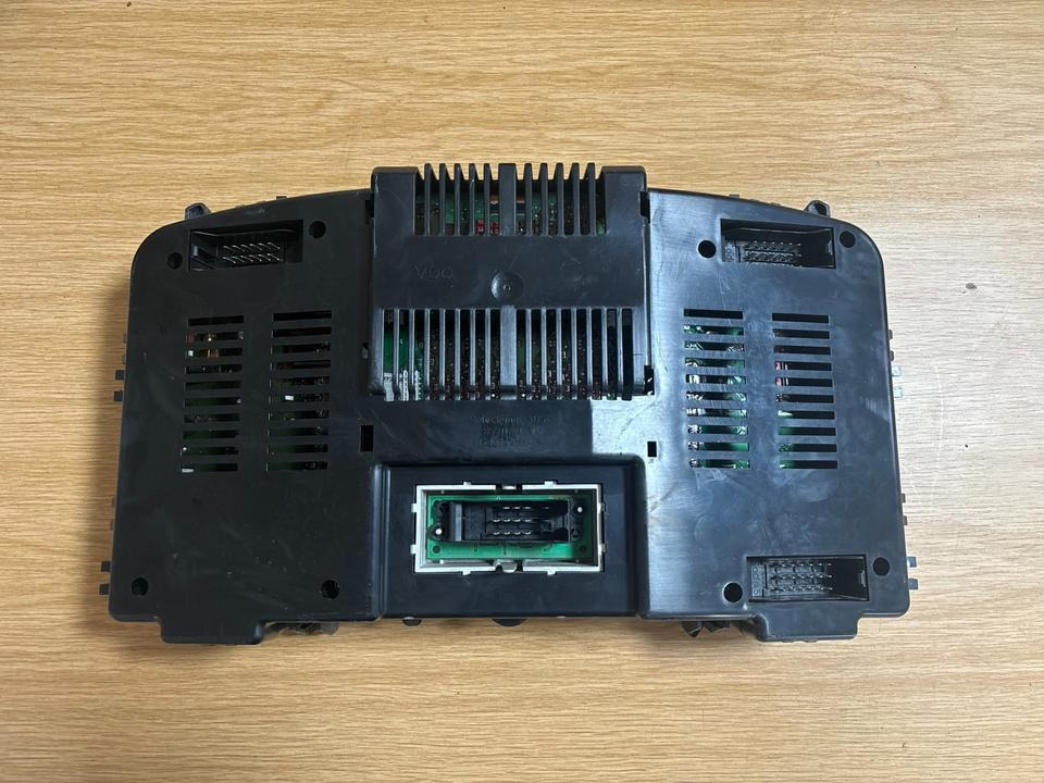 MAN Kombiinstrument / Tacho 81.27202-6133 - Panel de instrumentos pour Camion: photos 2 MAN Kombiinstrument / Tacho 81.27202-6133 - Panel de instrumentos pour Camion: photos 2