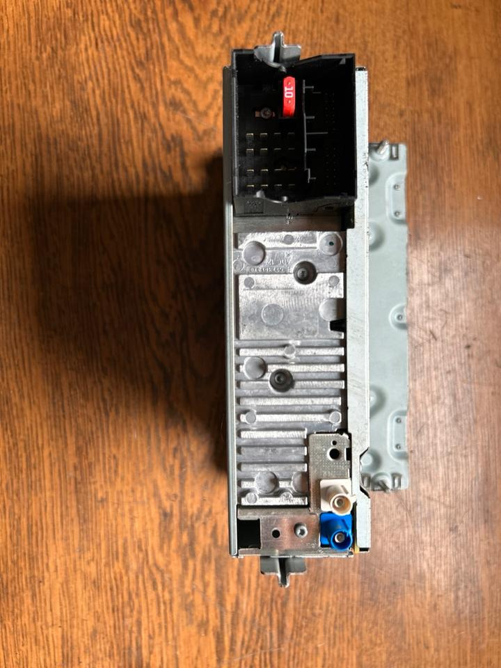 MAN Radio/Navigationssystem TGM BOSCH 81.28100-6017 - Système de navigation pour Camion: photos 4 MAN Radio/Navigationssystem TGM BOSCH 81.28100-6017 - Système de navigation pour Camion: photos 4