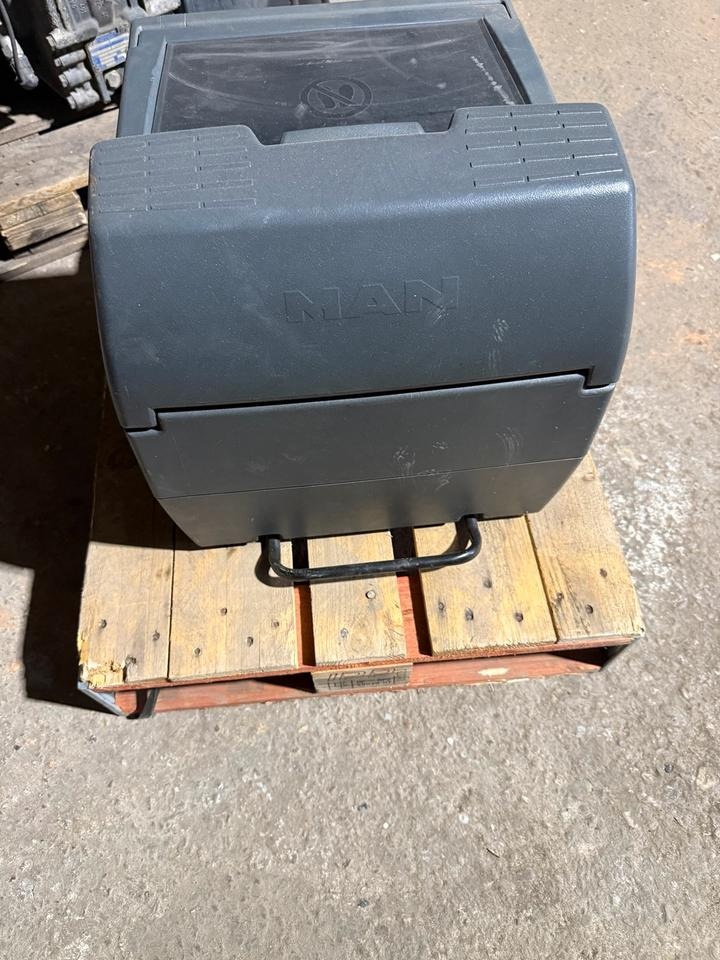 MAN TGA Kühlschrank 81.63910.6016 - Cabine et intérieur pour Camion: photos 1 MAN TGA Kühlschrank 81.63910.6016 - Cabine et intérieur pour Camion: photos 1