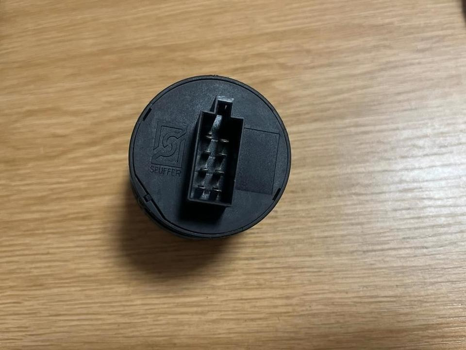 MAN TGA TGL TGS TGX Schalter Achssperre 81255250067 - Système électrique pour Camion: photos 3 MAN TGA TGL TGS TGX Schalter Achssperre 81255250067 - Système électrique pour Camion: photos 3