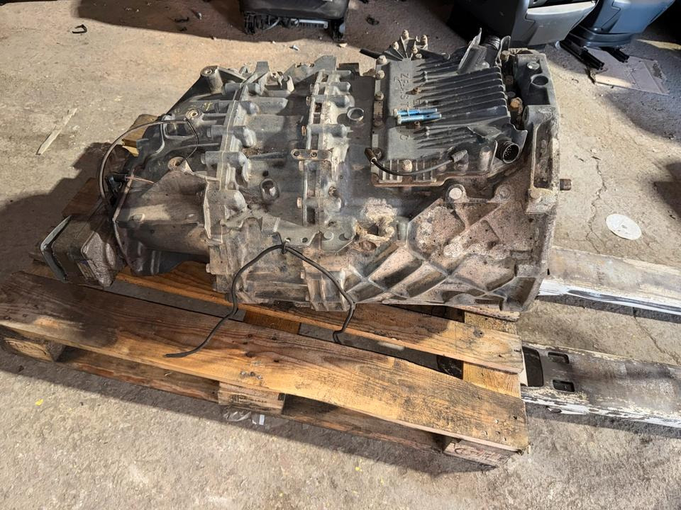 MAN ZF ASTRONIC Getriebe 12 AS 2301 + Nebenantrieb - Boîte de vitesse pour Camion: photos 3 MAN ZF ASTRONIC Getriebe 12 AS 2301 + Nebenantrieb - Boîte de vitesse pour Camion: photos 3