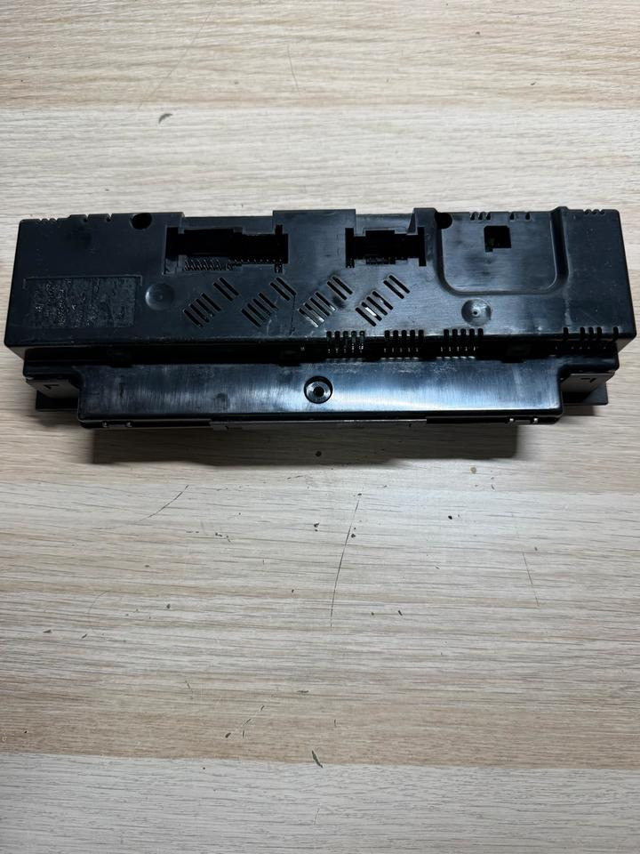 Mercedes Actros MP4 Klimabedienteil Steuergerät A9614461828 - Bloc de gestion: photos 3 Mercedes Actros MP4 Klimabedienteil Steuergerät A9614461828 - Bloc de gestion: photos 3