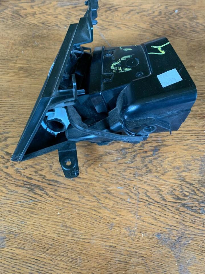 Mercedes Actros MP4 Luftduese A 960 830 06 54 {Lüften} - Chauffage/ Ventilation pour Camion: photos 2 Mercedes Actros MP4 Luftduese A 960 830 06 54 {Lüften} - Chauffage/ Ventilation pour Camion: photos 2