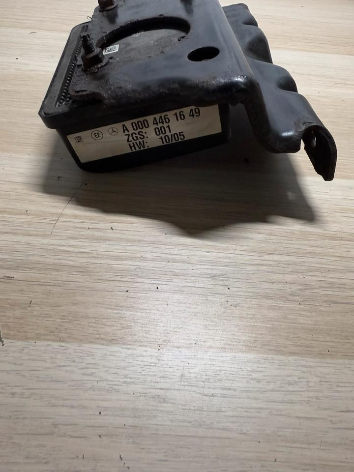 Mercedes Actros MP4 Radarsensor A0004461649 - Capteur pour Camion: photos 3 Mercedes Actros MP4 Radarsensor A0004461649 - Capteur pour Camion: photos 3