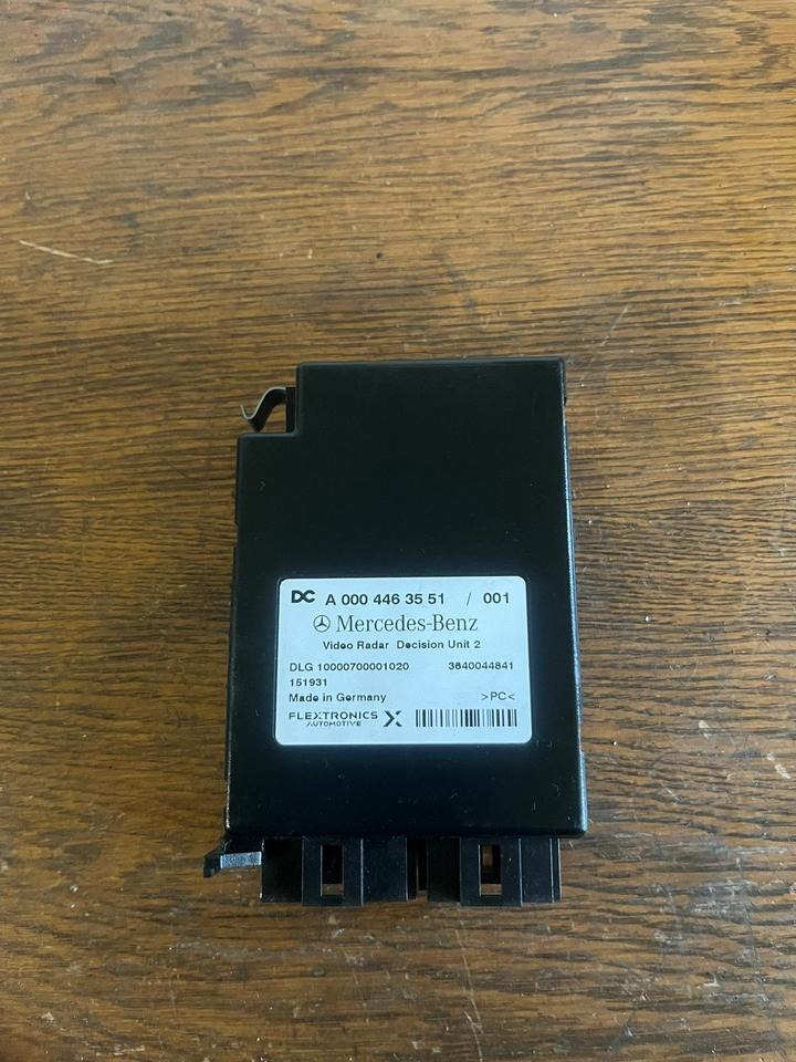 Mercedes Actros MP4 Video Radar Steuergerät A0004463551 - Bloc de gestion pour Camion: photos 2 Mercedes Actros MP4 Video Radar Steuergerät A0004463551 - Bloc de gestion pour Camion: photos 2