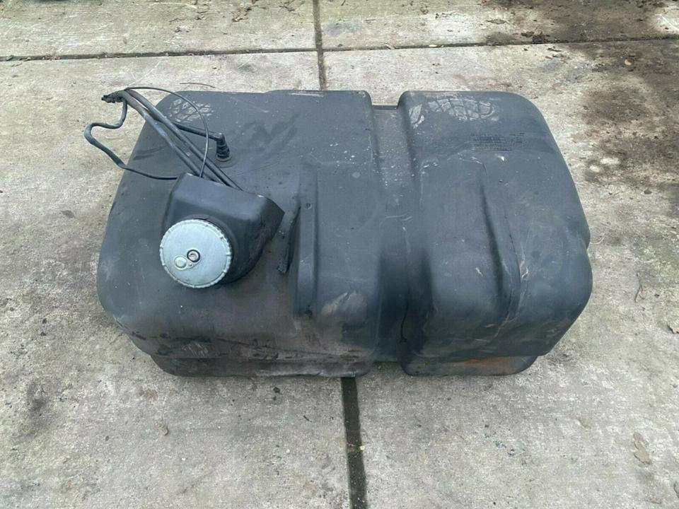 Mercedes Atego Tank Tankbehälter A 970470201, A 970471xx01 - Réservoir de carburant pour Camion: photos 3 Mercedes Atego Tank Tankbehälter A 970470201, A 970471xx01 - Réservoir de carburant pour Camion: photos 3