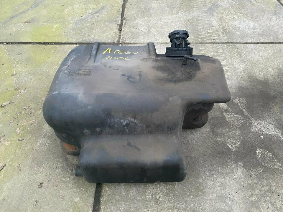 Mercedes Atego Tank Tankbehälter A 9704711501, A9704711201 - Réservoir de carburant pour Camion: photos 2 Mercedes Atego Tank Tankbehälter A 9704711501, A9704711201 - Réservoir de carburant pour Camion: photos 2
