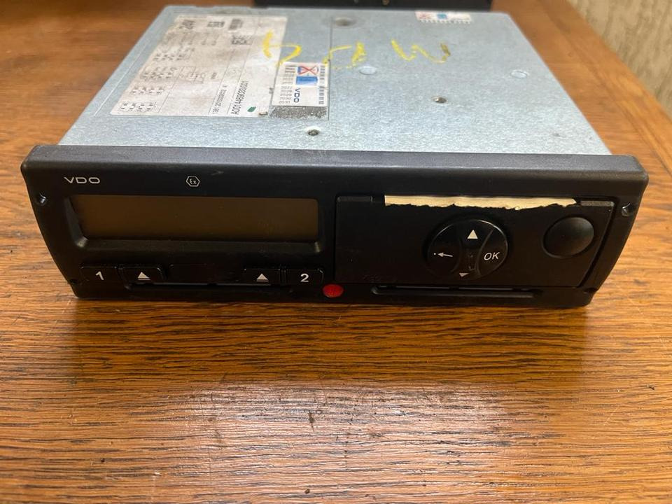 Mercedes-Benz Actros MP4 VDO Tachograph A0014469033 - Chronotachygraphe pour Camion: photos 1 Mercedes-Benz Actros MP4 VDO Tachograph A0014469033 - Chronotachygraphe pour Camion: photos 1