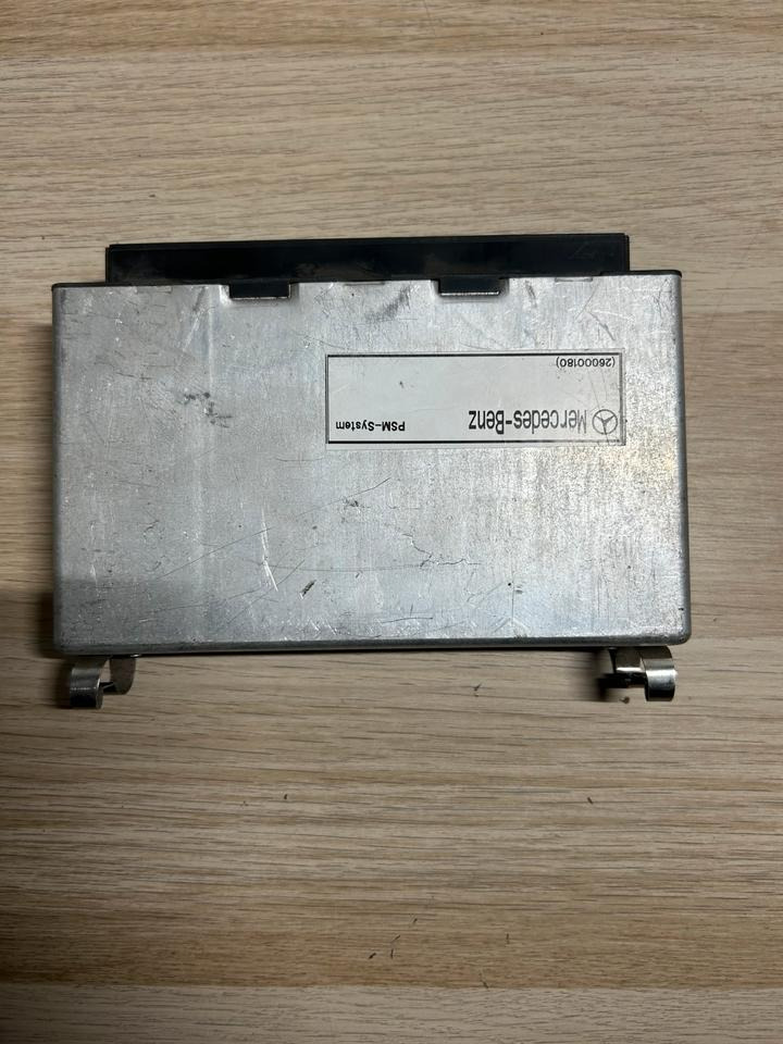 Mercedes Benz VDO Elektronik PSM A0004460646 - Bloc de gestion pour Camion: photos 4 Mercedes Benz VDO Elektronik PSM A0004460646 - Bloc de gestion pour Camion: photos 4