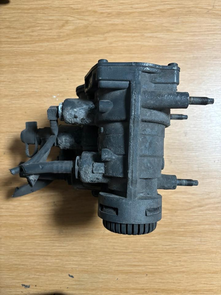 Mercedes Benz WABCO Magnetventil A0013271425 - Valve de frein pour Camion: photos 3 Mercedes Benz WABCO Magnetventil A0013271425 - Valve de frein pour Camion: photos 3