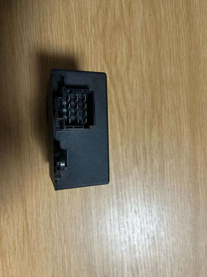 Mercedes VITO W638 Steuergerät Wegfahrsperre 0265451732 - Bloc de gestion pour Camion: photos 3 Mercedes VITO W638 Steuergerät Wegfahrsperre 0265451732 - Bloc de gestion pour Camion: photos 3