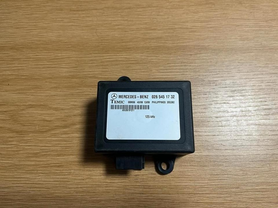 Mercedes VITO W638 Steuergerät Wegfahrsperre 0265451732 - Bloc de gestion pour Camion: photos 1 Mercedes VITO W638 Steuergerät Wegfahrsperre 0265451732 - Bloc de gestion pour Camion: photos 1