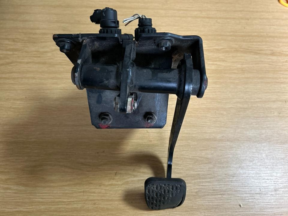 Wabco Bremssteuerventil 4800010050 - Valve de frein pour Camion: photos 2 Wabco Bremssteuerventil 4800010050 - Valve de frein pour Camion: photos 2