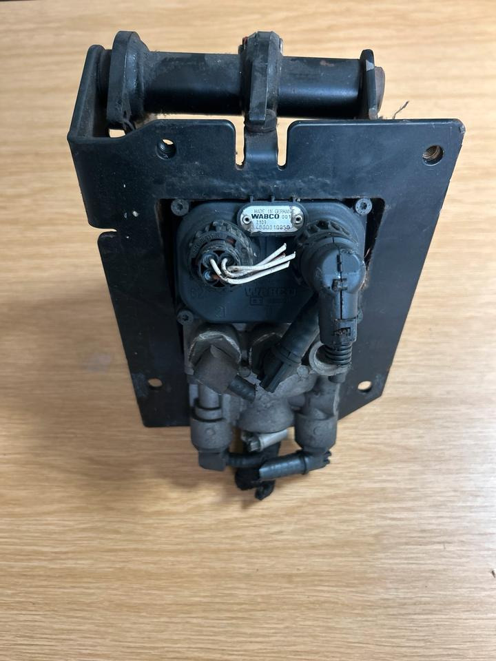 Wabco Bremssteuerventil 4800010050 - Valve de frein pour Camion: photos 1 Wabco Bremssteuerventil 4800010050 - Valve de frein pour Camion: photos 1