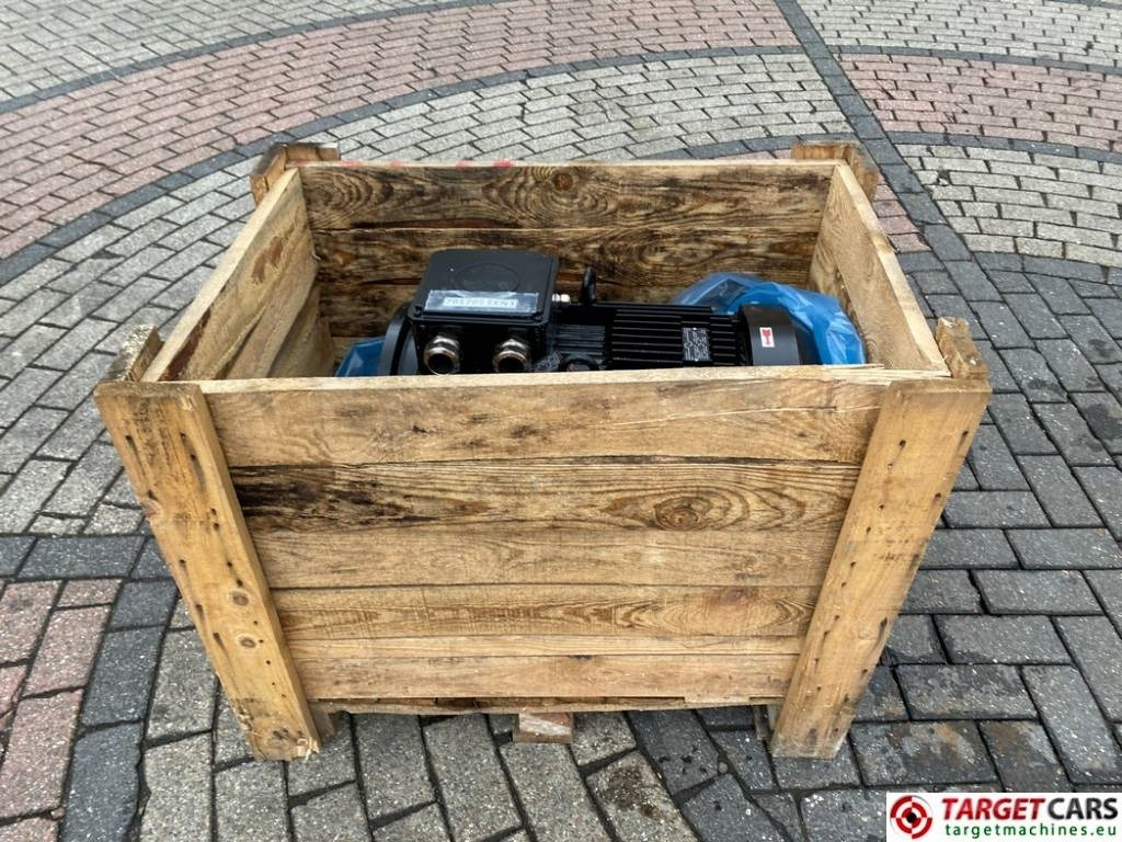 EE AG Hinwill EEN3 225M4/B14S 37KW 400~80V Electri - Moteur pour Engins de chantier: photos 5 EE AG Hinwill EEN3 225M4/B14S 37KW 400~80V Electri - Moteur pour Engins de chantier: photos 5