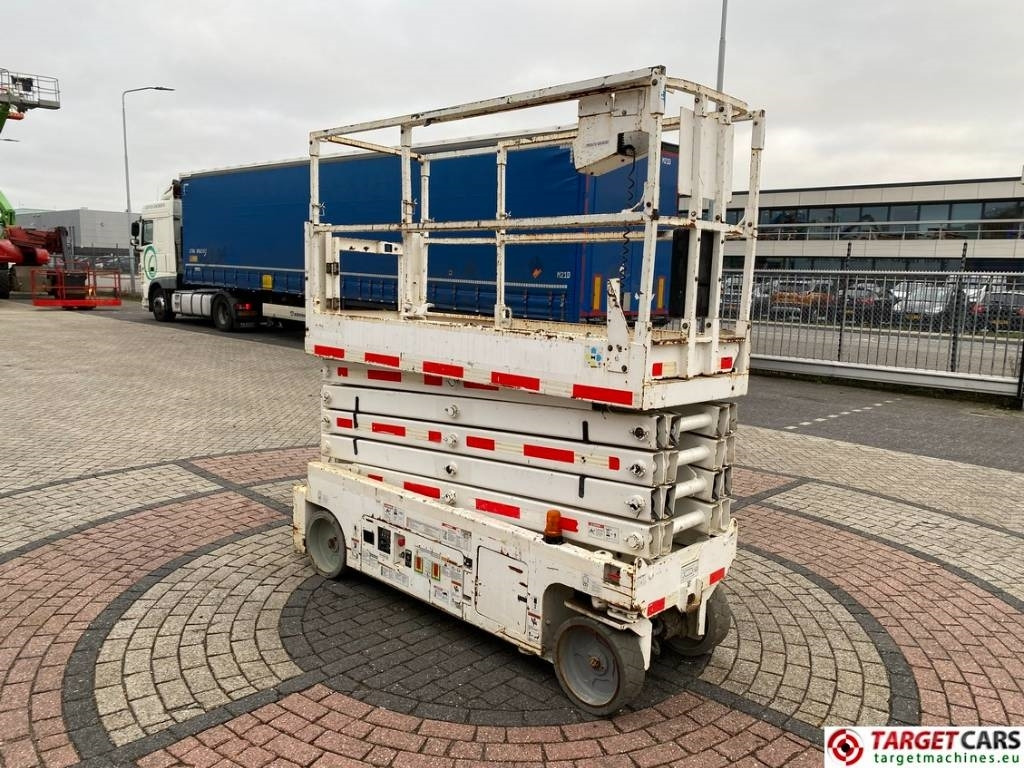 Genie GS-3232 Electric Scissor Work Lift 1175cm - Nacelle ciseaux: photos 2 Genie GS-3232 Electric Scissor Work Lift 1175cm - Nacelle ciseaux: photos 2