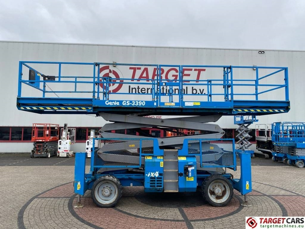 Genie GS-3390RT Diesel 4x4 Scissor Work Lift 1206cm - Nacelle ciseaux: photos 5 Genie GS-3390RT Diesel 4x4 Scissor Work Lift 1206cm - Nacelle ciseaux: photos 5
