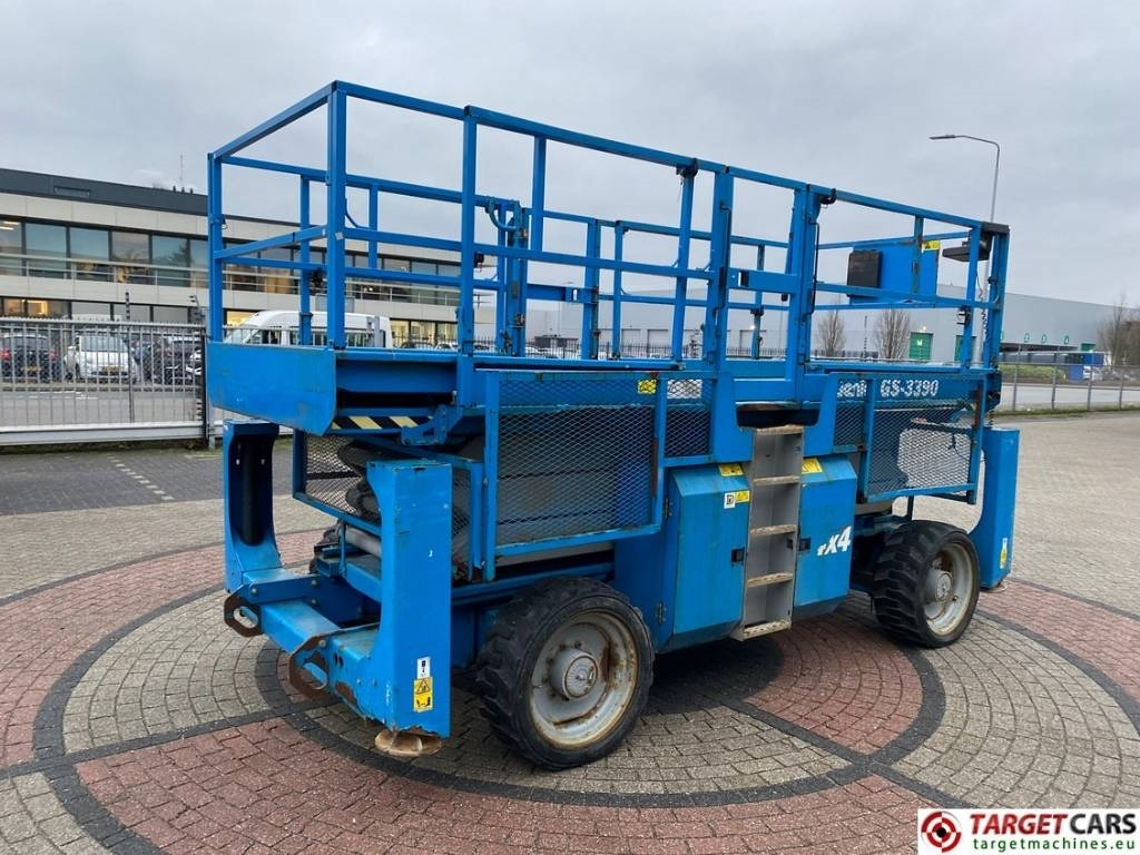 Genie GS-3390RT Diesel 4x4 Scissor Work Lift 1206cm - Nacelle ciseaux: photos 3 Genie GS-3390RT Diesel 4x4 Scissor Work Lift 1206cm - Nacelle ciseaux: photos 3