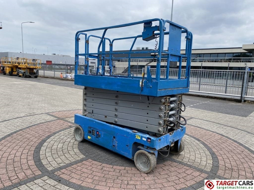 Genie GS-4047 Electric 4047 Scissor Work Lift 1389cm - Nacelle ciseaux: photos 2 Genie GS-4047 Electric 4047 Scissor Work Lift 1389cm - Nacelle ciseaux: photos 2