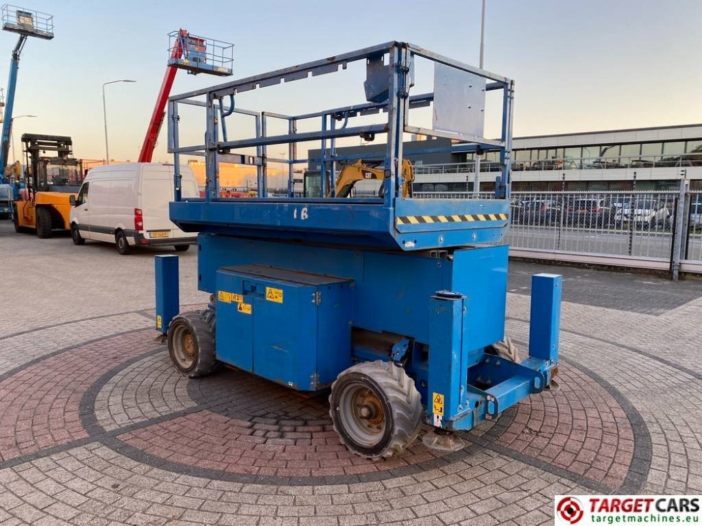 Genie GS-4069 DC Electric GS4069 Scissor WorkLift 1412cm - Nacelle ciseaux: photos 2 Genie GS-4069 DC Electric GS4069 Scissor WorkLift 1412cm - Nacelle ciseaux: photos 2