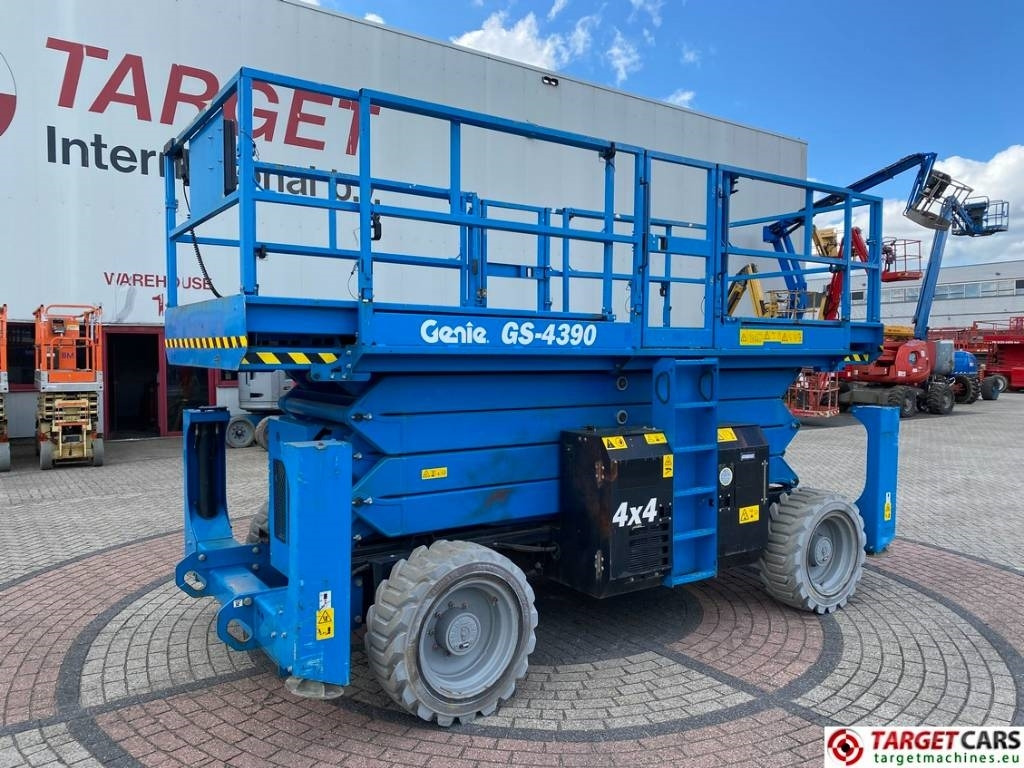 Genie GS-4390 RT LPG Scissor 4x4 Work Lift 1511cm - Nacelle ciseaux: photos 1 Genie GS-4390 RT LPG Scissor 4x4 Work Lift 1511cm - Nacelle ciseaux: photos 1