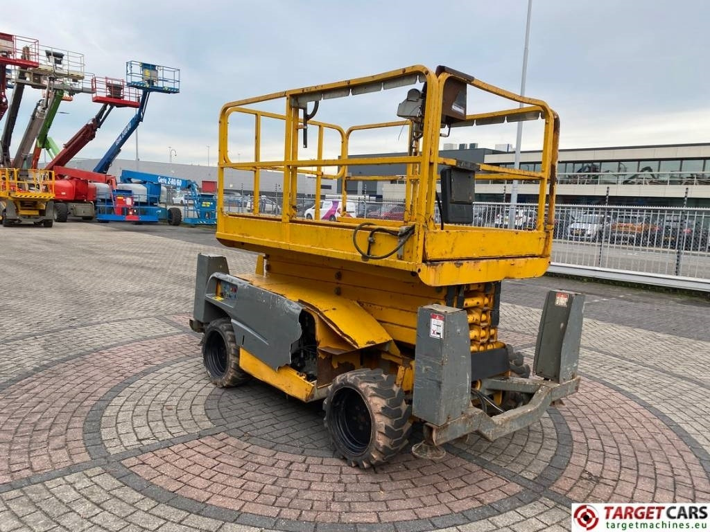 Haulotte Compact 12DX Diesel 4x4 Scissor Work Lift 1206cm - Nacelle ciseaux: photos 2 Haulotte Compact 12DX Diesel 4x4 Scissor Work Lift 1206cm - Nacelle ciseaux: photos 2