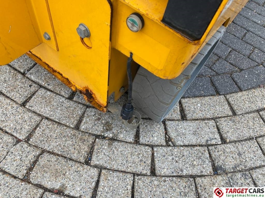 Nacelle ciseaux Haulotte Compact 14 Electric Scissor Work Lift 1385cm: photos 15 Nacelle ciseaux Haulotte Compact 14 Electric Scissor Work Lift 1385cm: photos 15