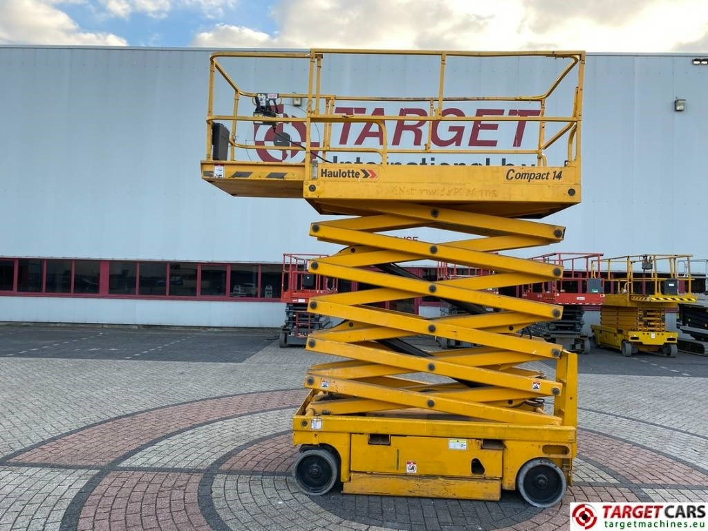 Haulotte Compact 14 Electric Scissor Work Lift 1385cm - Nacelle ciseaux: photos 5 Haulotte Compact 14 Electric Scissor Work Lift 1385cm - Nacelle ciseaux: photos 5