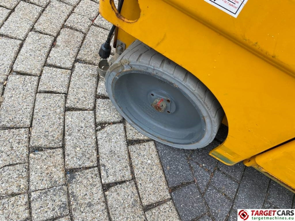 Nacelle ciseaux Haulotte Compact 14 Electric Scissor Work Lift 1385cm: photos 23 Nacelle ciseaux Haulotte Compact 14 Electric Scissor Work Lift 1385cm: photos 23