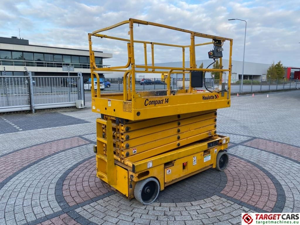 Haulotte Compact 14 Electric Scissor Work Lift 1385cm - Nacelle ciseaux: photos 3 Haulotte Compact 14 Electric Scissor Work Lift 1385cm - Nacelle ciseaux: photos 3