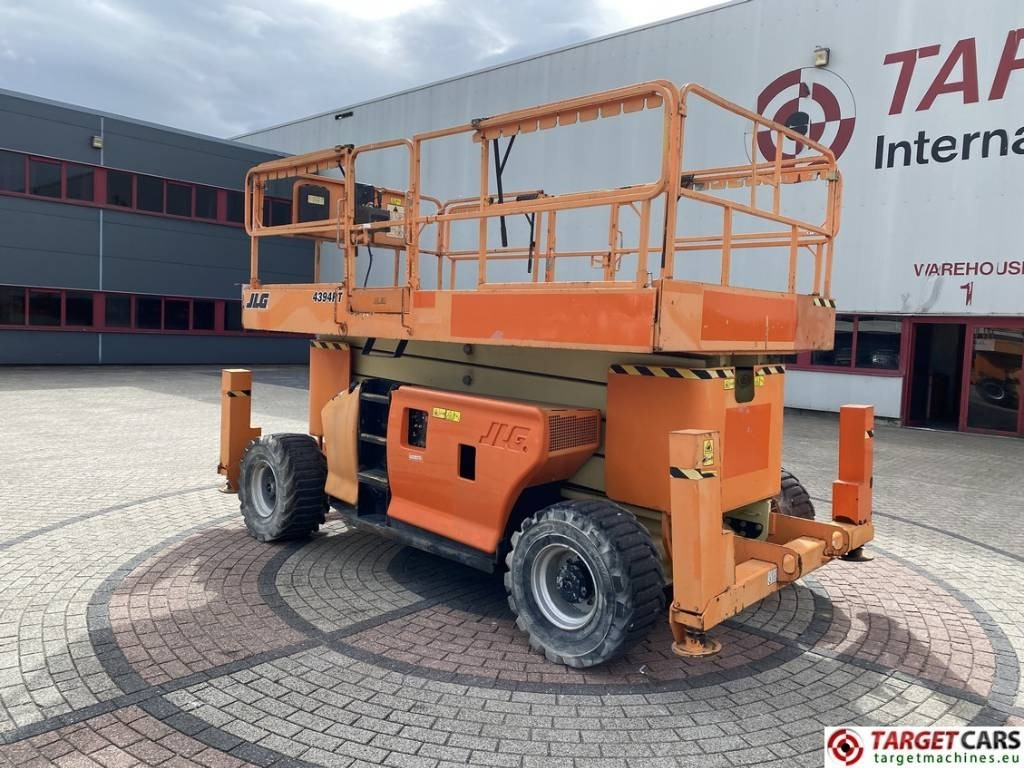JLG 4394RT Diesel 4x4 Scissor Work Lift 1511cm - Nacelle ciseaux: photos 4 JLG 4394RT Diesel 4x4 Scissor Work Lift 1511cm - Nacelle ciseaux: photos 4