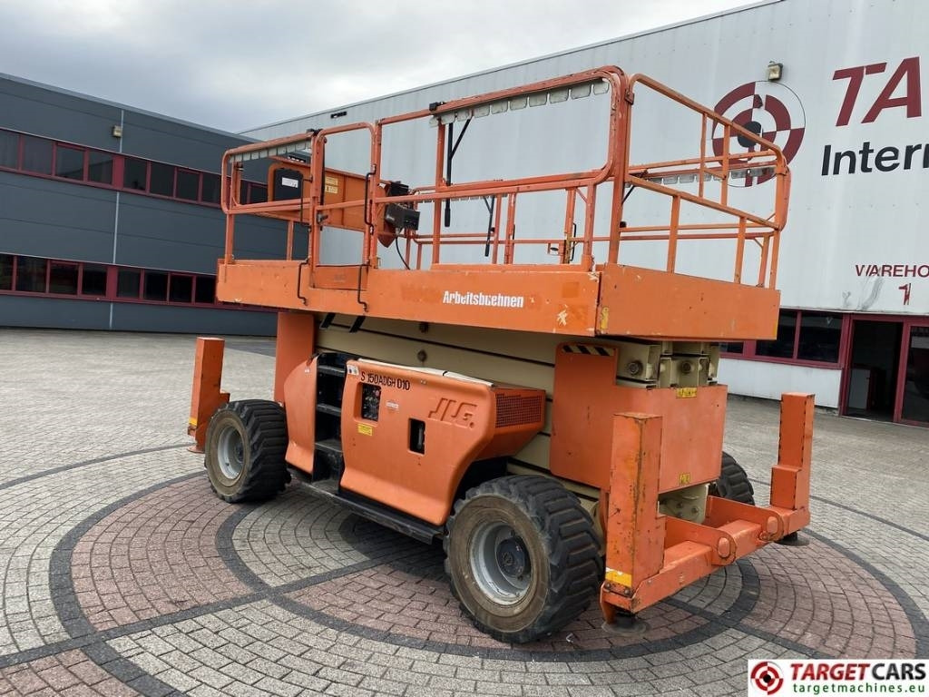 JLG 4394RT Diesel 4x4 Scissor Work Lift 1511cm - Nacelle ciseaux: photos 4 JLG 4394RT Diesel 4x4 Scissor Work Lift 1511cm - Nacelle ciseaux: photos 4