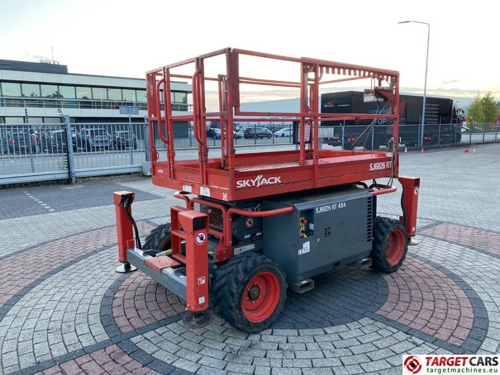 SkyJack SJ6826RT Diesel 4x4 Scissor 6826 Work Lift 992cm - Nacelle ciseaux: photos 3 SkyJack SJ6826RT Diesel 4x4 Scissor 6826 Work Lift 992cm - Nacelle ciseaux: photos 3