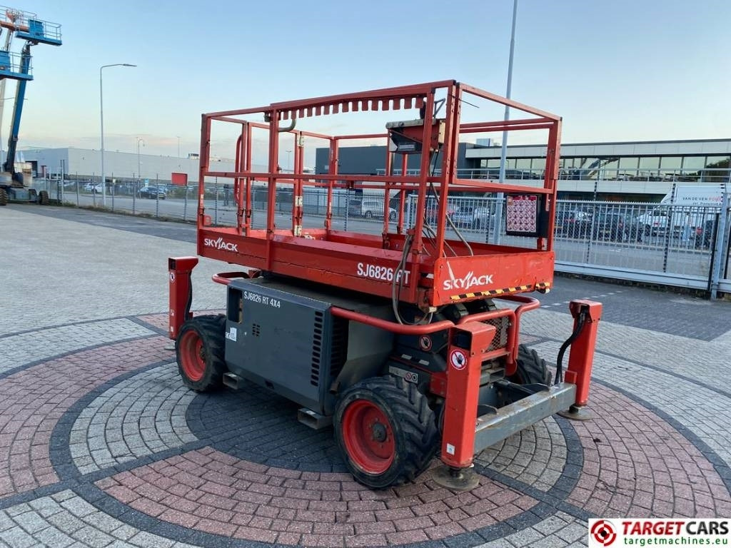 SkyJack SJ6826RT Diesel 4x4 Scissor 6826 Work Lift 992cm - Nacelle ciseaux: photos 2 SkyJack SJ6826RT Diesel 4x4 Scissor 6826 Work Lift 992cm - Nacelle ciseaux: photos 2
