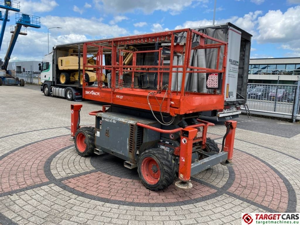 SkyJack SJ6832 RT 6832 Diesel 4x4 Scissor Work Lift 1180cm - Nacelle ciseaux: photos 2 SkyJack SJ6832 RT 6832 Diesel 4x4 Scissor Work Lift 1180cm - Nacelle ciseaux: photos 2